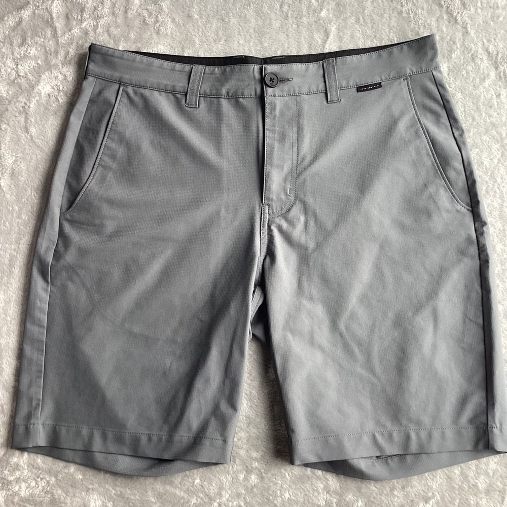 TravisMathew Wanderlust Golf Shorts Mens 32 Grey Stretch Performance 1MAA189